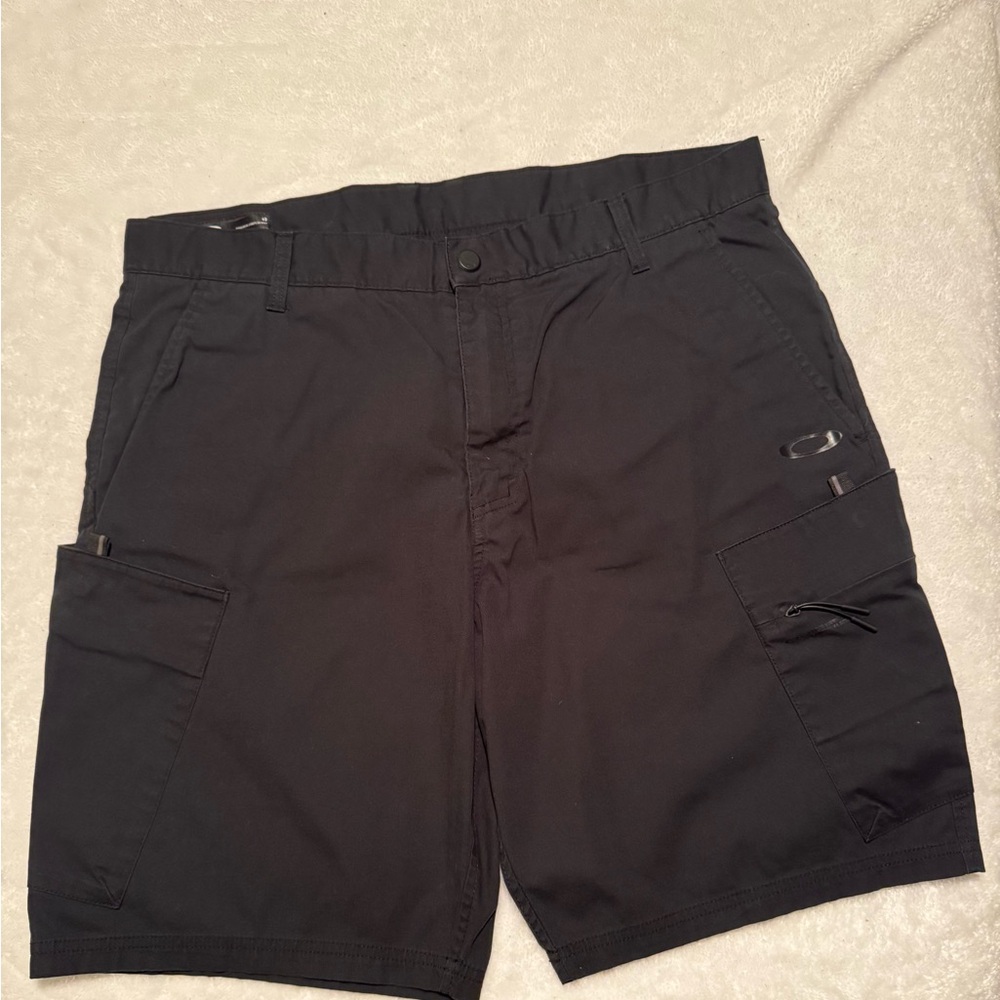 Oakley Black Cargo Shorts with Versatile Design